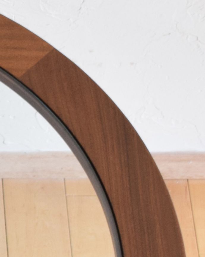 G-PLAN(Gプラン)　アンティーク家具　カッコイイG-planのヴィンテージコーヒーテーブル（ガラストップ）。角が丸いので小さなお子様がいるお家でも安心してお使いいただけます。(x-936-f)