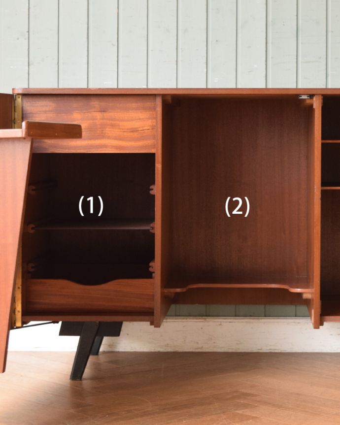 アンティークのデスク・書斎机　アンティーク家具　あらゆる仕掛けを盛り込んだイギリスのアンティークデスクキャビネット。もちろん開いたままでもオシャレです。(x-940-f)