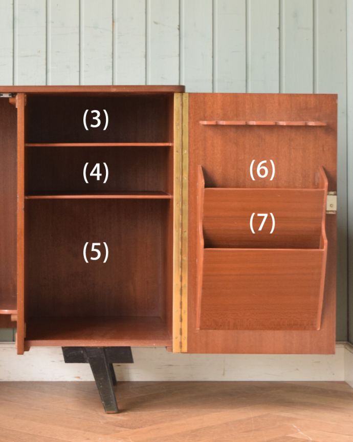 アンティークのデスク・書斎机　アンティーク家具　あらゆる仕掛けを盛り込んだイギリスのアンティークデスクキャビネット。棚板が付いているので、整理整頓もキチンとこなせます。(x-940-f)