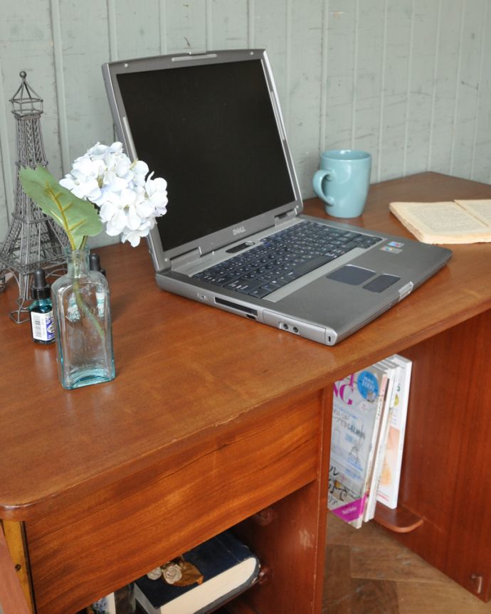 アンティークのデスク・書斎机　アンティーク家具　あらゆる仕掛けを盛り込んだイギリスのアンティークデスクキャビネット。本を読んだり、パソコンしたり。(x-940-f)