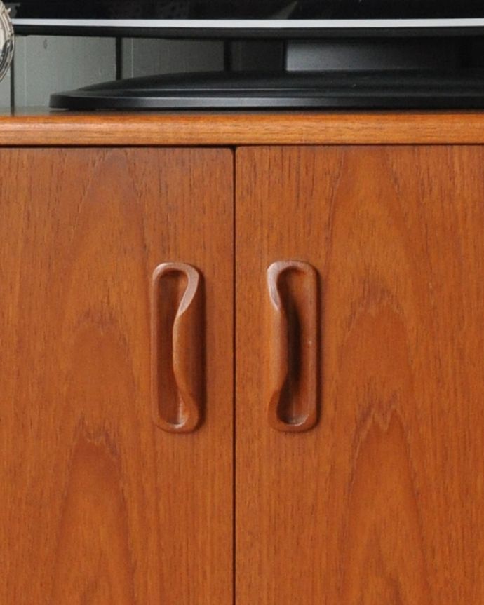 G-PLAN(Gプラン) アンティーク家具 Gプランのフレスコシリーズのサイドボード、アンティーク北欧家具。シンプルでカッコいい取っ手。(x-941-f)