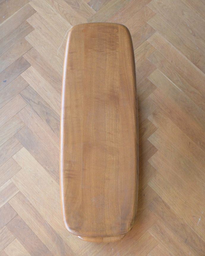 アーコールの家具　アンティーク家具　スリムサイズのワゴン（トロリー）、ERCOL社のアンティーク家具。しっかりお直ししてあるので、天板もキレイです。(x-944-f)