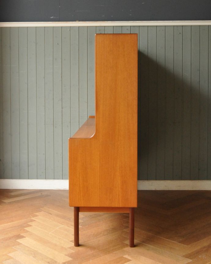 G-PLAN(Gプラン) アンティーク家具 リビングにオススメのヴィンテージ家具、イギリスのGプランのサイドボード(シエラ)。サイドから見てもキレイな状態です。(x-951-f)