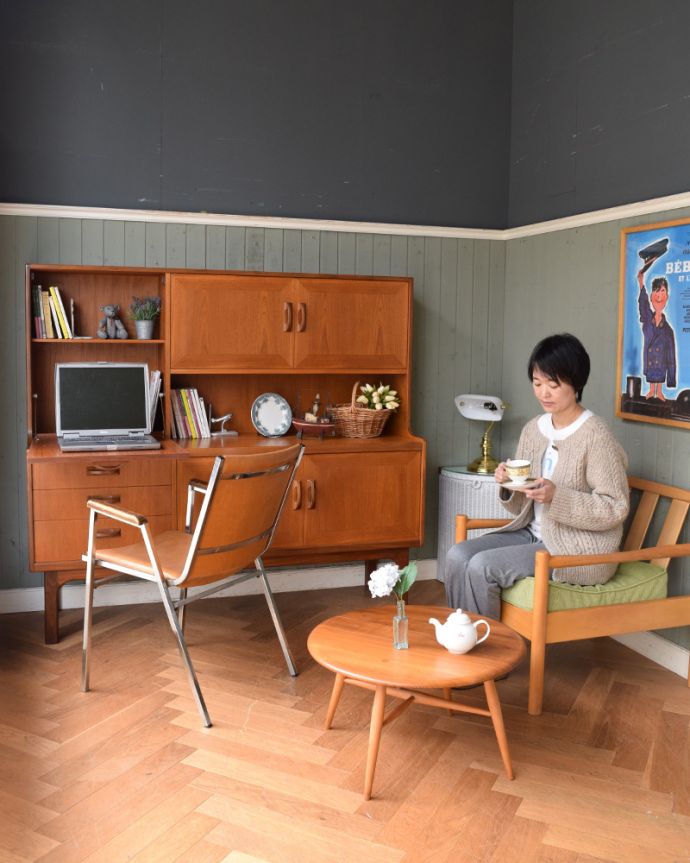 G-PLAN(Gプラン) アンティーク家具 リビングにオススメのヴィンテージ家具、イギリスのGプランのサイドボード(シエラ)。デザイン性の高いおシャレ家具どこに置いてもとにかく目を惹くおシャレなデザイン。(x-951-f)