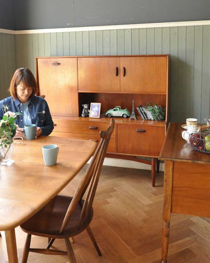 G-PLAN(Gプラン)　アンティーク家具　北欧テイストヴィンテージ家具、食器棚にもおススメのG-Planのサイドボード（チーク）。。(x-953-f)