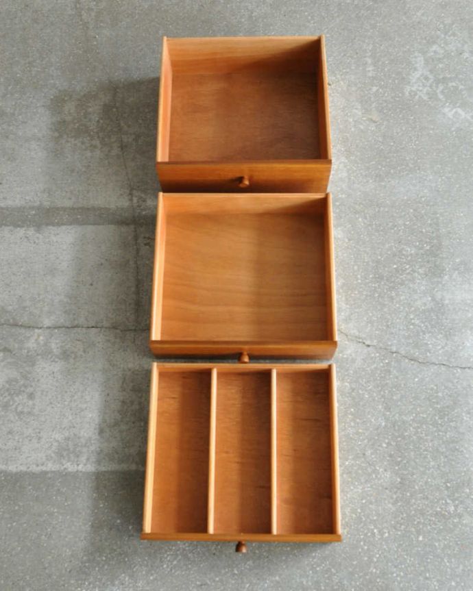 サイドボード　アンティーク家具　北欧インテリア、Nathan（ネイサン）社のキレイなヴィンテージサイドボード。引き出しがあるので細かいものもしまえます。(x-963-f)