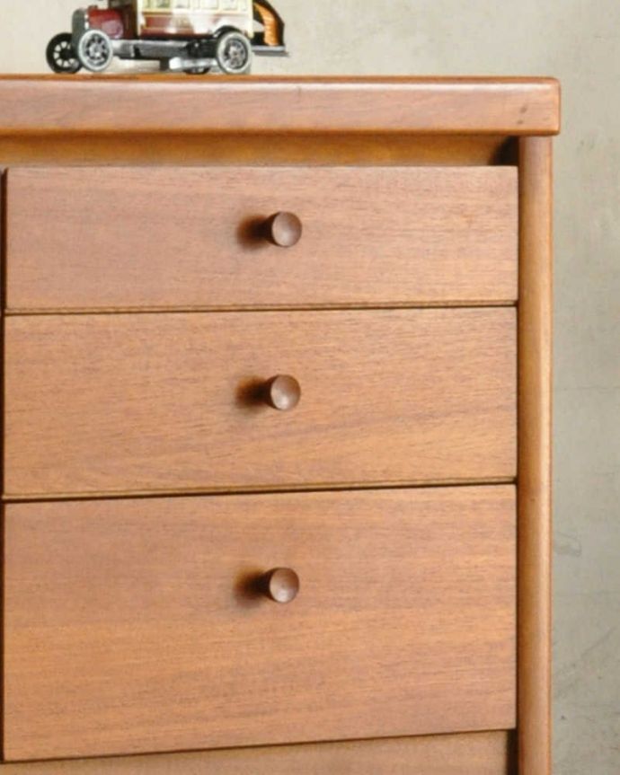 サイドボード　アンティーク家具　北欧インテリア、Nathan（ネイサン）社のキレイなヴィンテージサイドボード。シンプルかつ使いやすい取っ手です。(x-963-f)