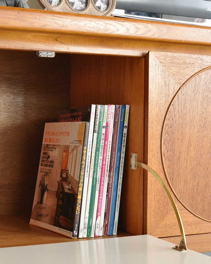 サイドボード　アンティーク家具　北欧インテリア、Nathan（ネイサン）社のキレイなヴィンテージサイドボード。高さがあるので雑誌やワインボトルなど背の高いものが収納できます。(x-963-f)