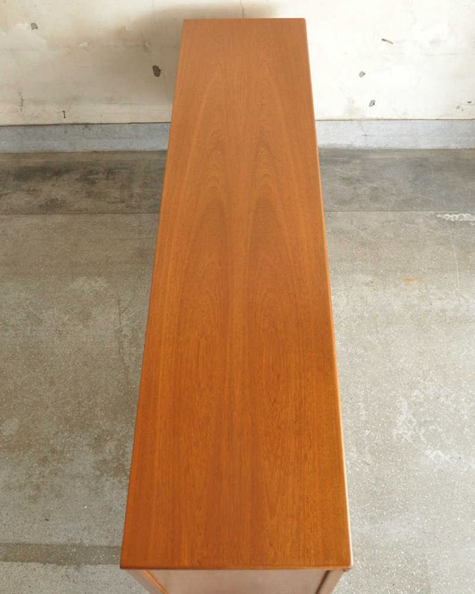 サイドボード　アンティーク家具　北欧インテリア、Nathan（ネイサン）社のキレイなヴィンテージサイドボード。天板もキレイに塗装を仕上げました。(x-963-f)