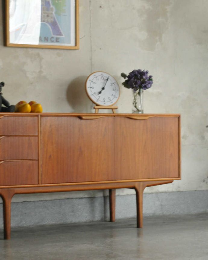 サイドボード　アンティーク家具　憧れていた北欧スタイルのインテリア、マッキントッシュのヴィンテージサイドボード。ヴィンテージ家具らしいあたたかさ。(x-964-f)