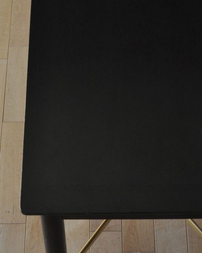 G-PLAN(Gプラン)　アンティーク家具　ビンテージの北欧家具、カッコイイG-planのデスク（Tola＆Black）。角は丸く仕上がっています。(x-972-f)