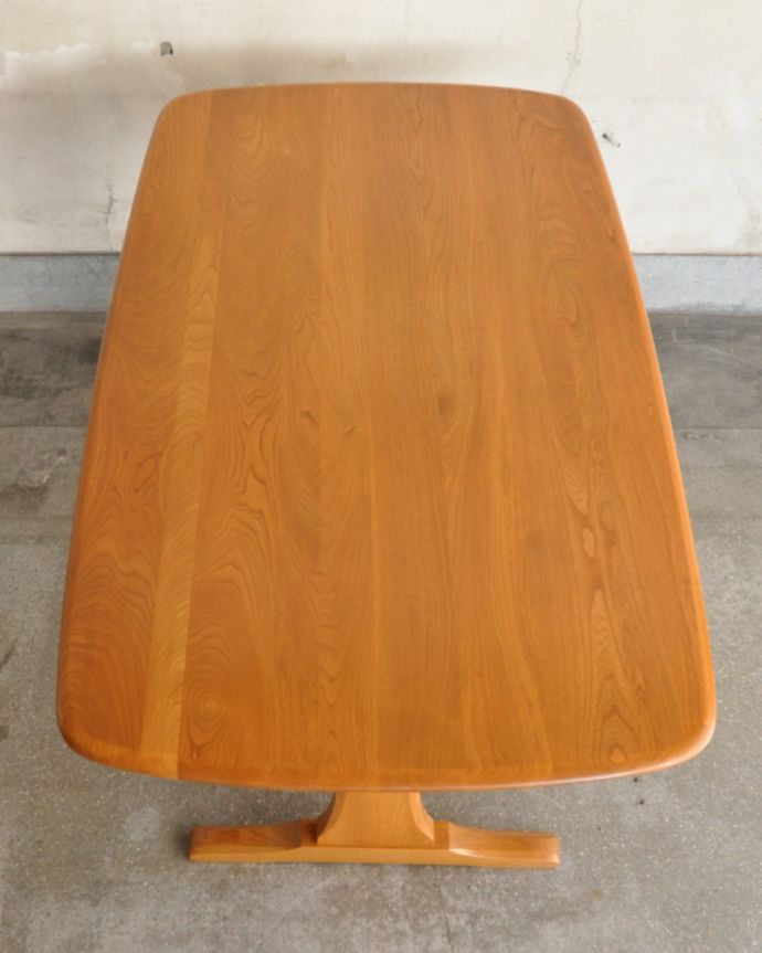 アーコールの家具　アンティーク家具　Ｔ字脚がオシャレなヴィンテージ家具、アーコール社のダイニングテーブル。メンテナンスをしっかりしているので、ご安心ください。(x-974-f)