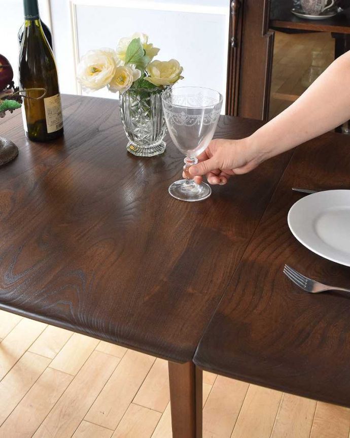 アーコールの家具　アンティーク家具　使い方に合わせて大きさが変えられる便利なアーコール(ERCOL)のドロップリーフテーブル 。。(x-975-f)