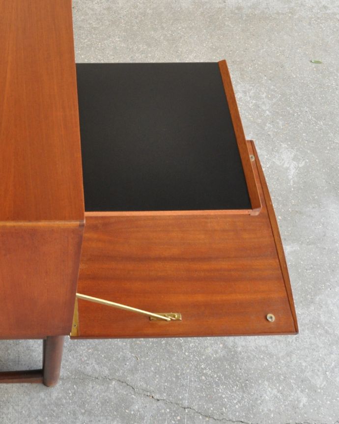 サイドボード　アンティーク家具　アンティーク　マッキントッシュ　サイドボード。。(x-980-f)