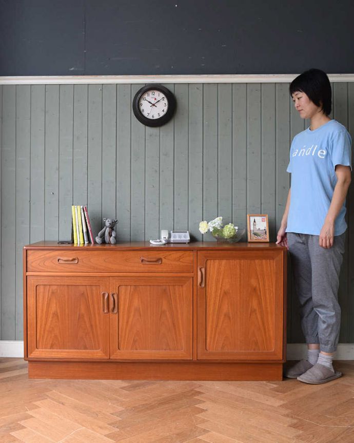 G-PLAN(Gプラン)　アンティーク家具　G-PLANのヴィンテージ家具、リビングで活躍してくれるサイドボード。北欧家具のお部屋にピッタリ！男女ともに人気のシンプルでスタイリッシュなインテリアです。(x-981-f)