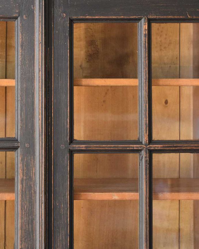 アンティークのキャビネット アンティーク家具 フランス輸入のアンティーク収納家具、シックなペイント仕上げのフレンチキャビネット。ペイントが味わい深いです。(x-983-f)