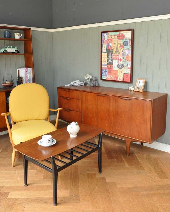 サイドボード　アンティーク家具　チーク材を使ったヴィンテージ家具、北欧のスタイリッシュなサイドボード（マッキントッシュ）。。(x-984-f-1)