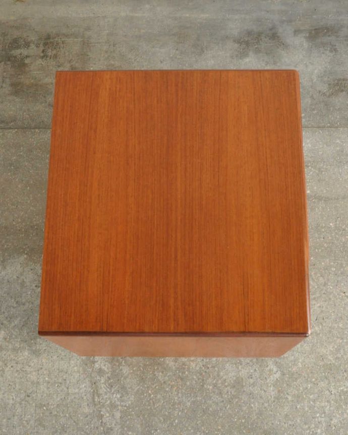 G-PLAN(Gプラン)　アンティーク家具　コンパクトなヴィンテージ家具、G-PLANの3段チェスト（チーク材）。天板もキレイな状態です。(x-988-f)