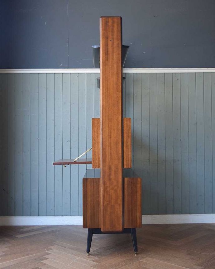 G-PLAN(Gプラン)　アンティーク家具　北欧テイストのヴィンテージ家具、G-planのカッコイイディバイダー（本棚） 。サイドから見てもキレイな状態です。(x-989-f)