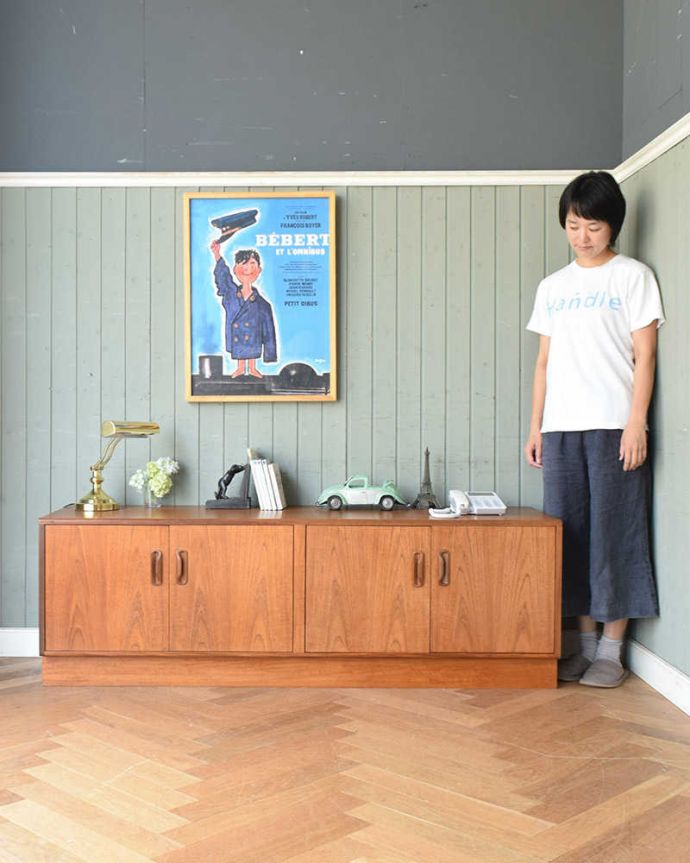 G-PLAN(Gプラン)　アンティーク家具　Gプランのフレスコシリーズ、テレビ台に最適なヴィンテージサイドボード。スッキリとかっこいいデザインが特徴のアンティークサイドボード。(x-994-f)