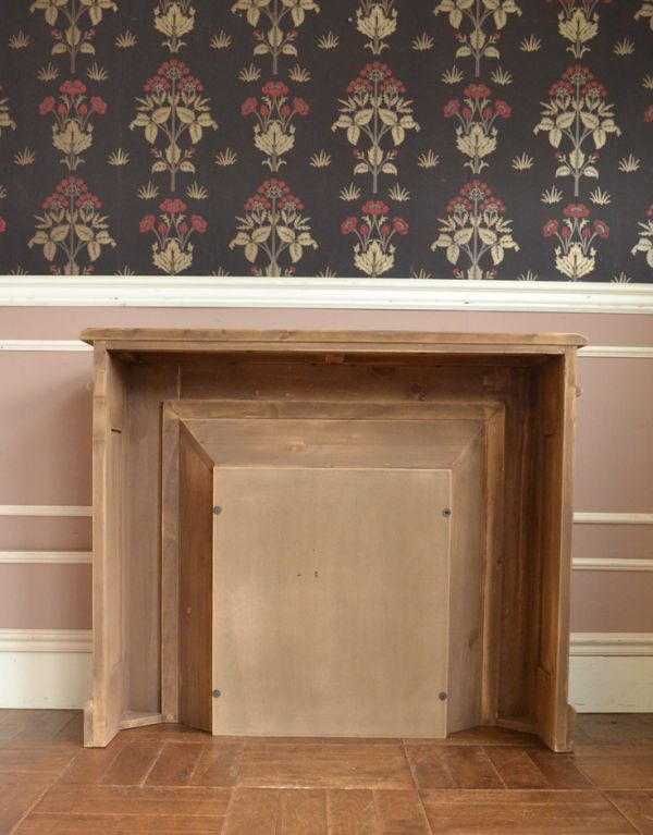 アンティーク風の家具 アンティーク風 憧れのフランスのようなインテリアにアンティーク風のマントルピース。裏はこんな感じです。(y-162-f)