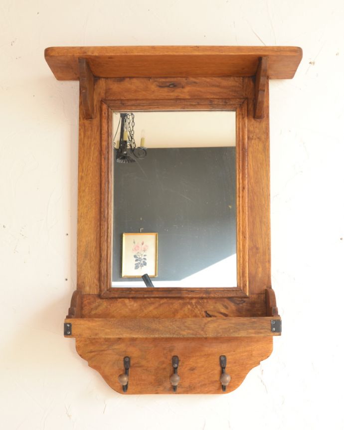 アンティーク風の家具 アンティーク風 玄関やトイレでも使えそう!嬉しいミラー付きのウォールシェルフ。丁寧にアンティーク風の加工を施したウォールキャビネット。(y-197-f)