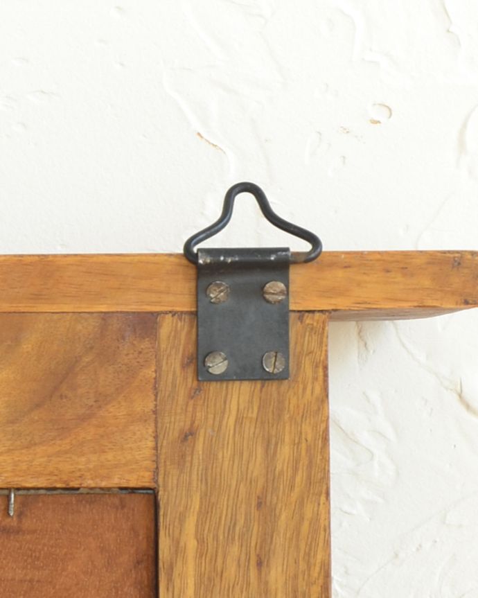 アンティーク風の家具 アンティーク風 玄関やトイレでも使えそう!嬉しいミラー付きのウォールシェルフ。ネジに引っ掛けて固定してください。(y-197-f)