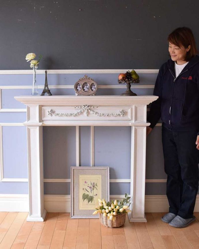 アンティーク風のインテリアアクセサリー アンティーク風 マントルピース/コンソールテーブル。スッキリしたデザインなのでお部屋にも馴染みやすいですよ。(y-242-f)