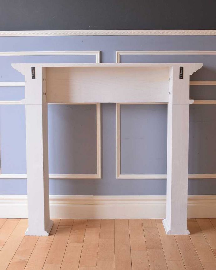 アンティーク風のインテリアアクセサリー アンティーク風 マントルピース/コンソールテーブル。裏側はこんな感じです。(y-242-f)