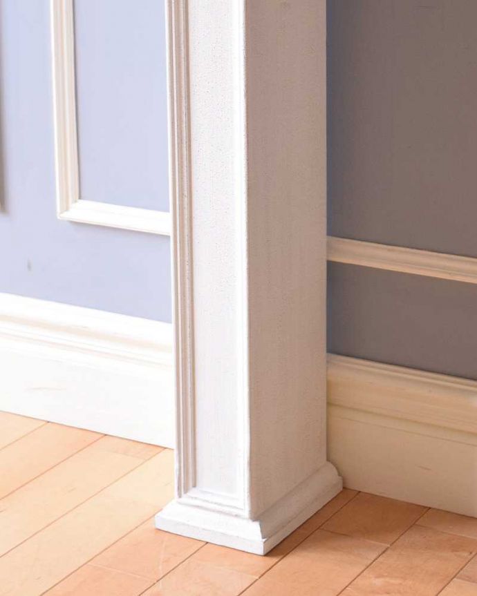 アンティーク風のインテリアアクセサリー アンティーク風 マントルピース/コンソールテーブル。※脚の裏にフェルトキーパーを付けてお送りしています。(y-242-f)