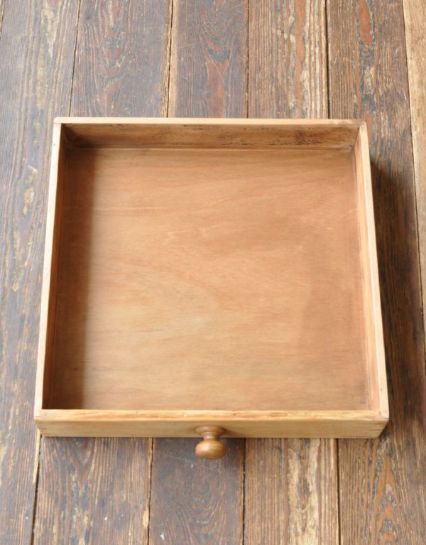 ロイドテーブル　アンティーク家具　パイン材のアンティーク家具、木の可愛いダイニングテーブル。引き出しが１杯付いています。(z-007-f)