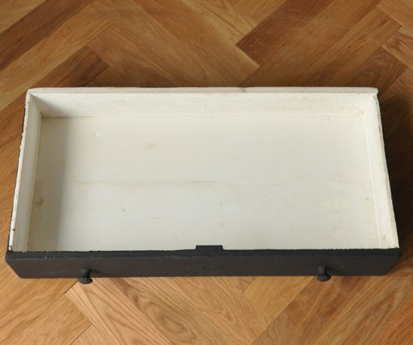 アンティークのキャビネット　アンティーク家具　大人のフレンチスタイルへ、ブラックペイントのアンティークキャビネット。引き出しの内側もキレイな状態なので何でも入れられます。(z-008-f)