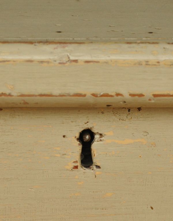 ブランケットボックス・収納ボックス　アンティーク家具　ペイントされたアンティーク家具、イギリスのブランケットボックス 。アンティークの味わいが残る当時の鍵穴です。(z-009-f)