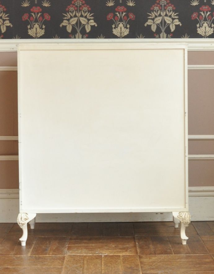 アンティークのチェスト　アンティーク家具　ドレッシーなアンティークのフレンチ家具、5杯引き出しのチェスト。きちんとメンテナンスしてあるので、裏側もキレイです。(z-014-f)