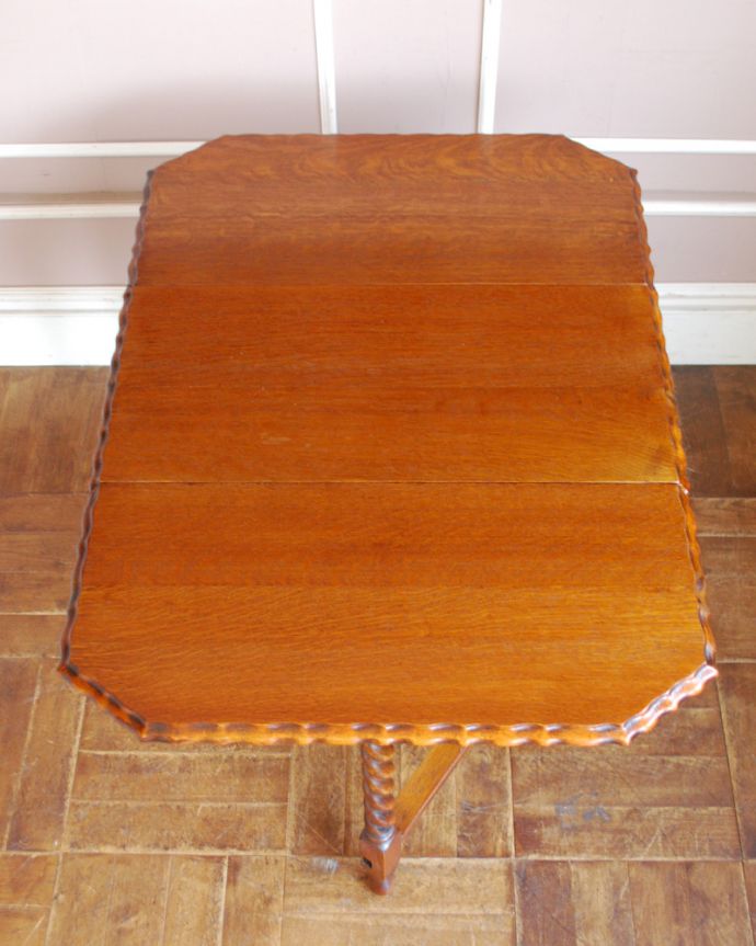 ロイドテーブル　アンティーク家具　伸張式のアンティーク英国家具、天板の縁どりも美しいゲートレッグテーブル。広げた状態。(z-019-f)