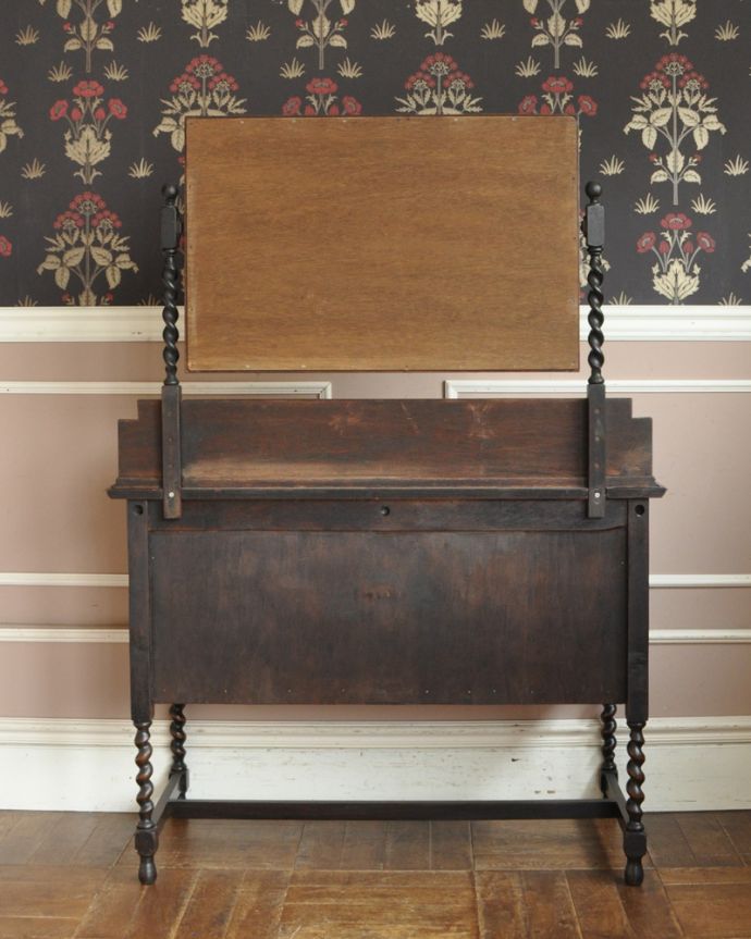 アンティークのドレッサー　アンティーク家具　英国のオシャレなアンティーク家具、実用的なドレッシングチェスト（鏡台）。きちんとメンテナンスをしているので、裏側もキレイな状態です。(z-021-f)