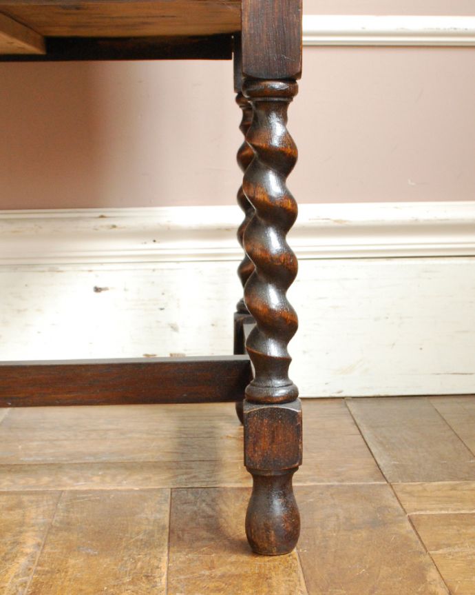 アンティークのドレッサー　アンティーク家具　英国のオシャレなアンティーク家具、実用的なドレッシングチェスト（鏡台）。ツイストが入った美しい脚。(z-021-f)