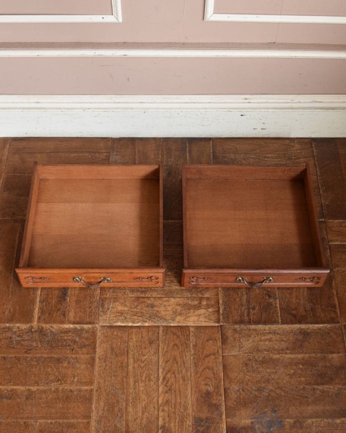 アンティークのキャビネット アンティーク家具 豪華な彫りが入ったキャビネット、南フランスのアンティーク家具。引き出しは2杯。(z-030-f)