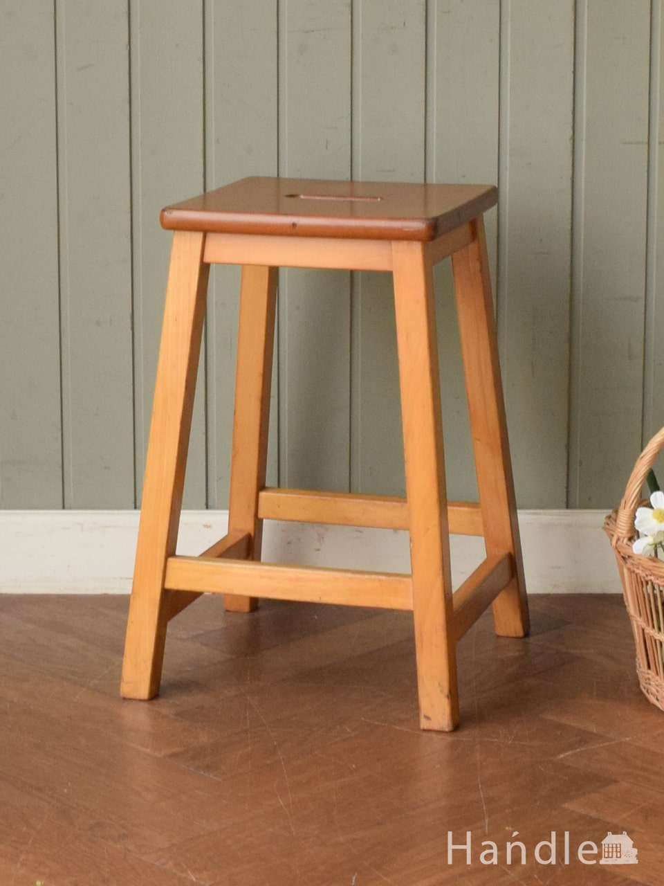 イギリスから届いたアンティークの椅子、ナチュラルな雰囲気の可愛い木製スツール (k-1360-c)