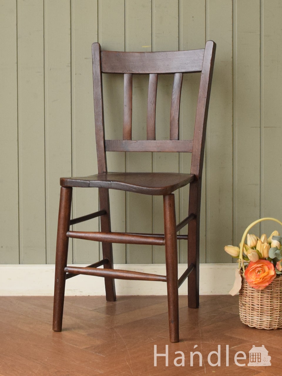 ほっこりぬくもりあるアンティークの椅子、木製の可愛いスクールチェア (q-257-c)