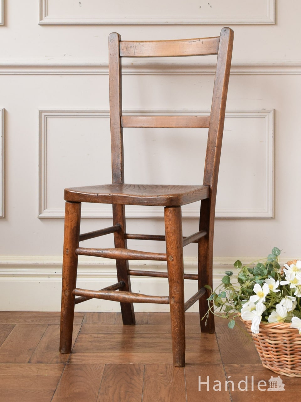 ほっこりぬくもりあるアンティークの椅子、イギリスで見つけた木製の可愛いスクールチェア (k-1138-c)