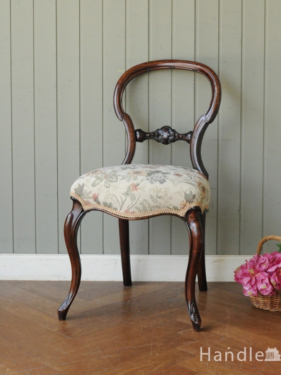 英国アンティークの椅子、背もたれが美しいバルーンバックチェア (k-1343-c)