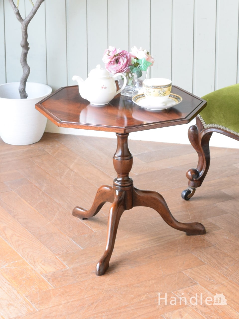 イギリスのアンティークテーブル、杢目が美しい八角形のコーヒーテーブル (q-2423-f)