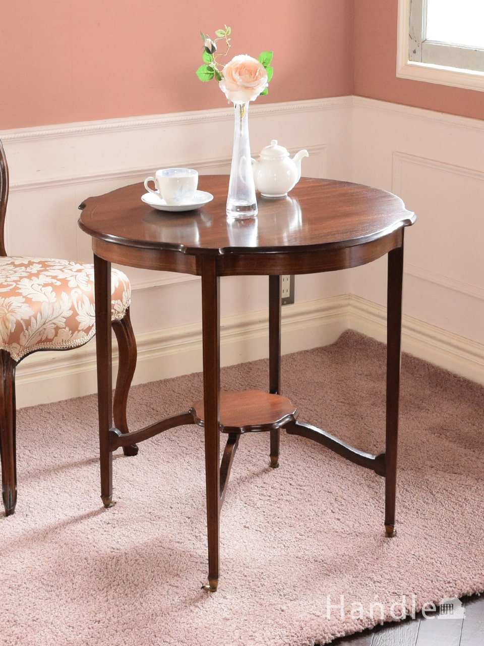 英国のアンティークテーブル、テーパードレッグが美しいおしゃれなティーテーブル (k-2984-f)