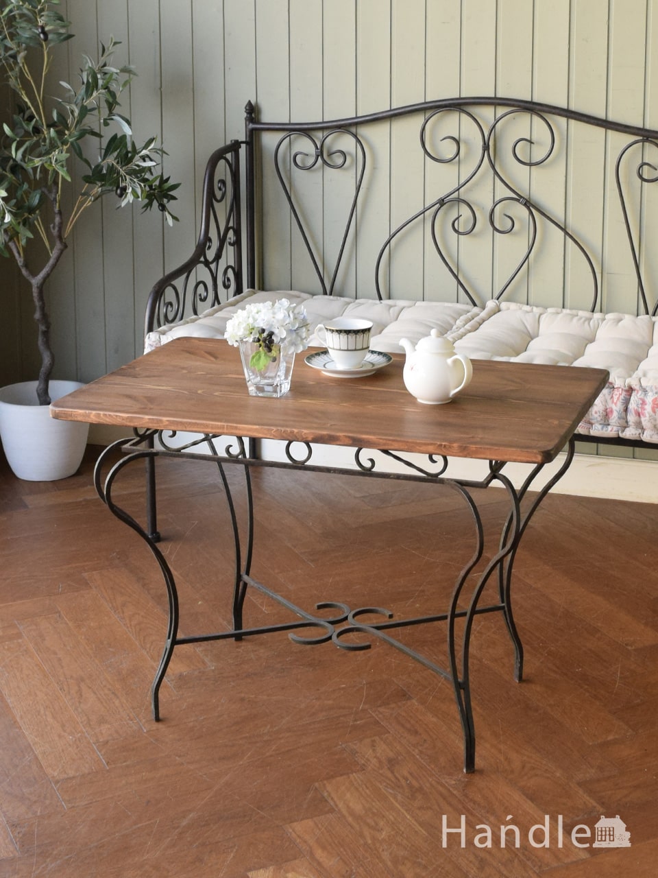 フランスのおしゃれなコーヒーテーブル、曲線ラインが美しいアイアン足のローテーブル (k-1207-f)