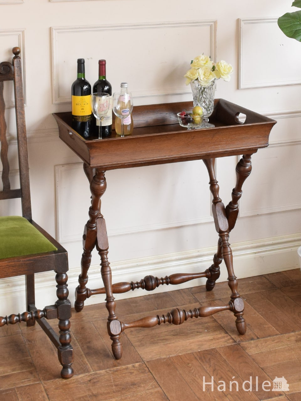 イギリスのおしゃれなアンティーク家具、トレイ付きのテーブル、バチェラーズトレイ (q-2799-f)