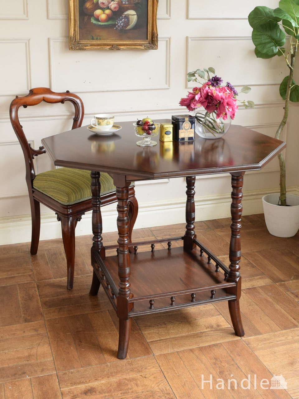 高級感のある英国アンティークのテーブル、美しいマホガニー材のサイドテーブル (q-2868-f)