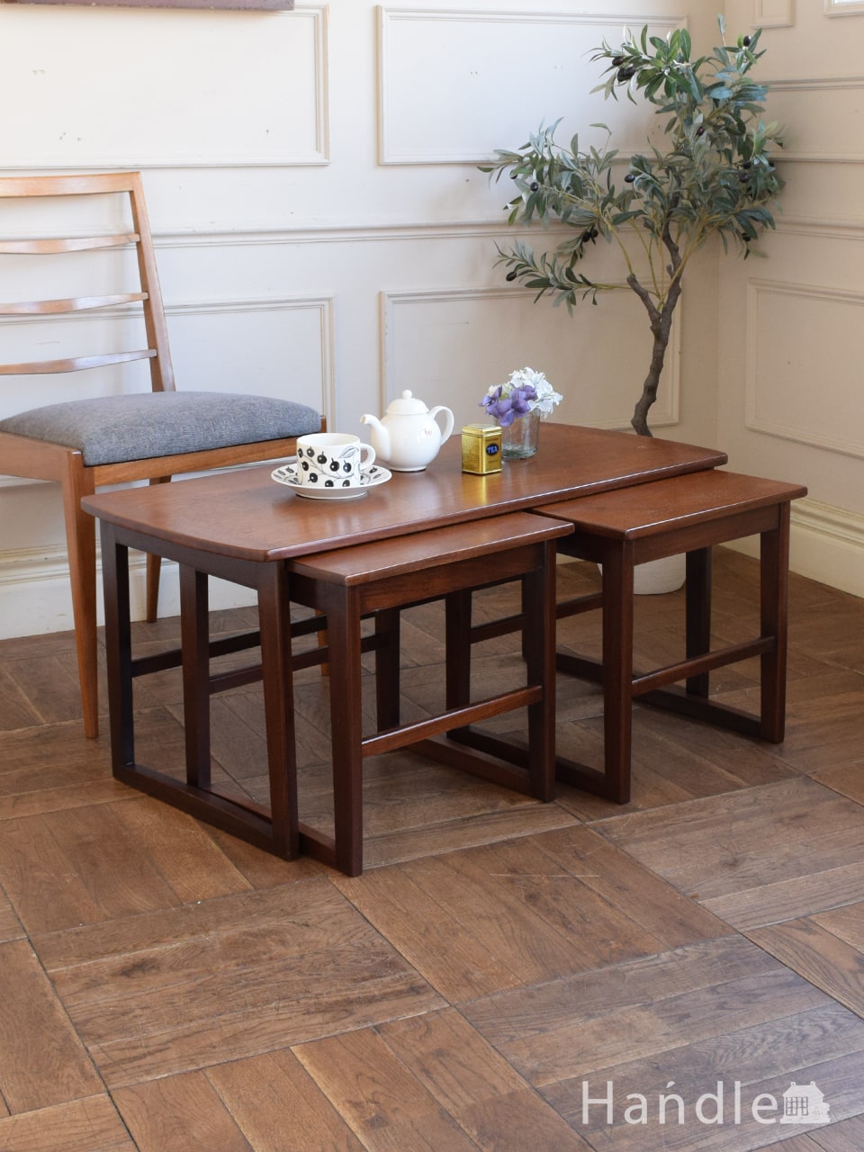 イギリスのおしゃれなビンテージテーブル、北欧スタイルのおしゃれなネストテーブル（Myer社） (m-929-f)