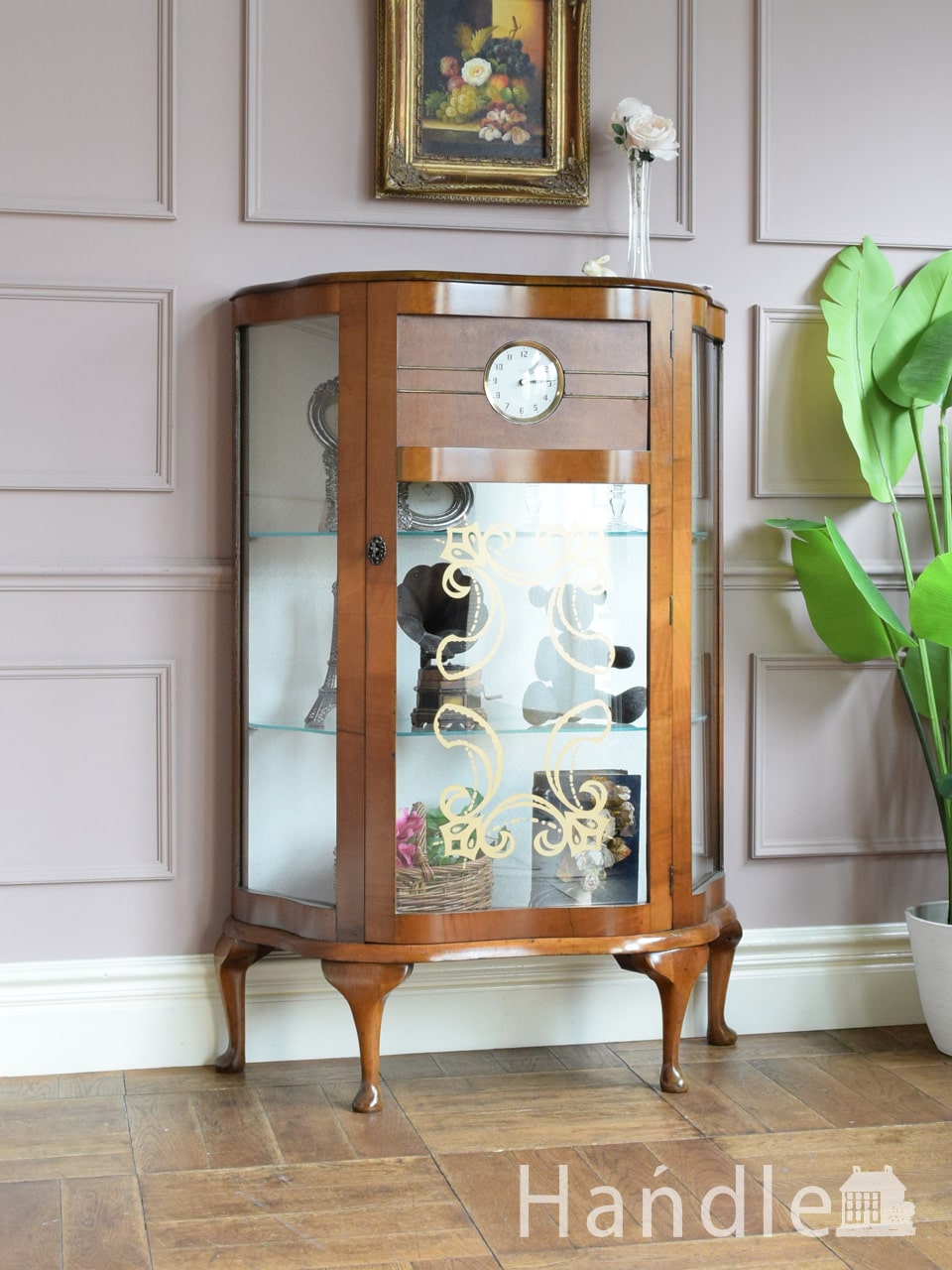英国のおしゃれなアンティーク家具、スミス社の時計が付いたガラスキャビネット (q-3108-f)