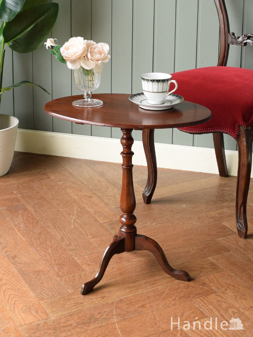 英国アンティークの折り畳みテーブル、マホガニー材のティルトトップテーブル (h-065-f)